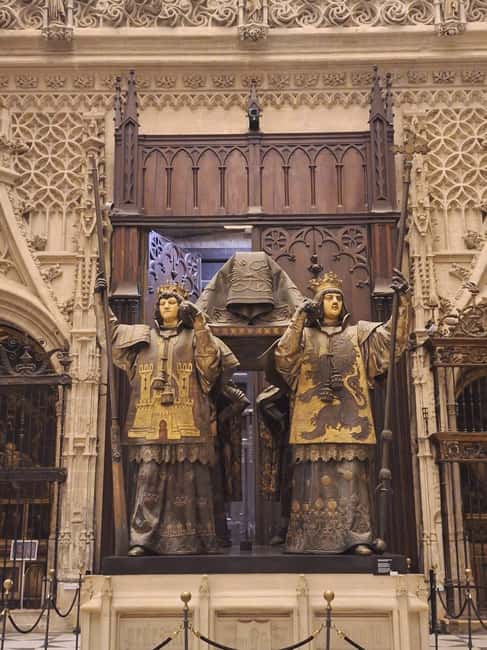 Seville: Guided tour of the Alcazar, Cathedral, and Giralda - Seville Cathedral: Gothic scale plus Columbus and Murillo