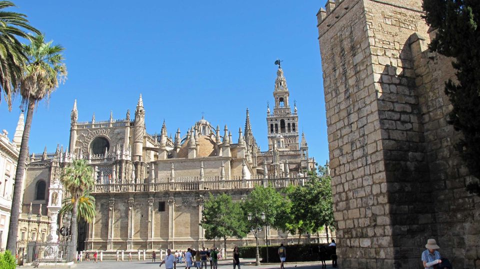 Seville: Guided Tour with Cathedral & Giralda Entrance - Small-group pacing: what you’ll feel during the visit