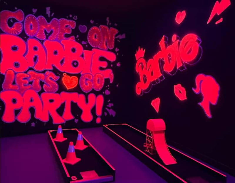 Seville: Indoor UV 18 hole Minigolf Experience - Wheelchair Accessible: Good to Know Up Front