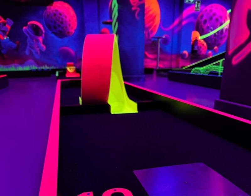 Seville: Indoor UV 18 hole Minigolf Experience - Playing as a Couple, Family, or Group Challenge