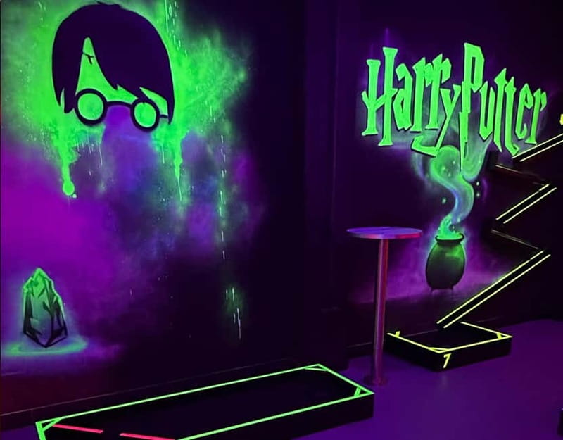 Seville: Indoor UV 18 hole Minigolf Experience - Getting There: 500 Metres From the Setas