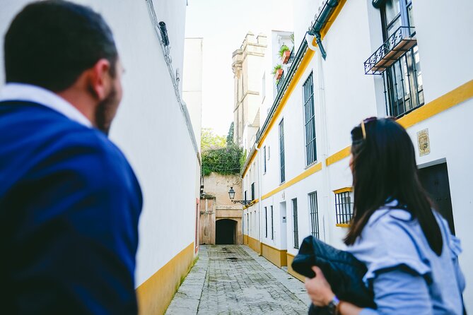 Seville Jewish Quarter Small-Group Walking Tour: History & Gems - Plaza Patio de Banderas: Using the Alcázar Area to Read Medieval Seville