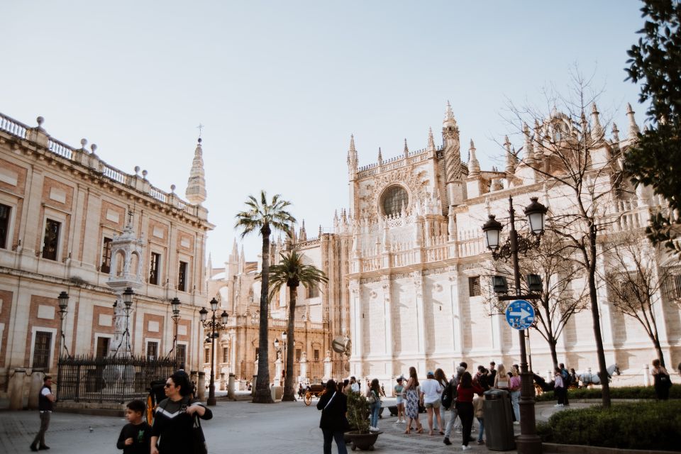 Seville Jewish Quarter walking tour: Santa Cruz District - Plaza de Doña Elvira: orange trees, romance, and a pause that helps you focus