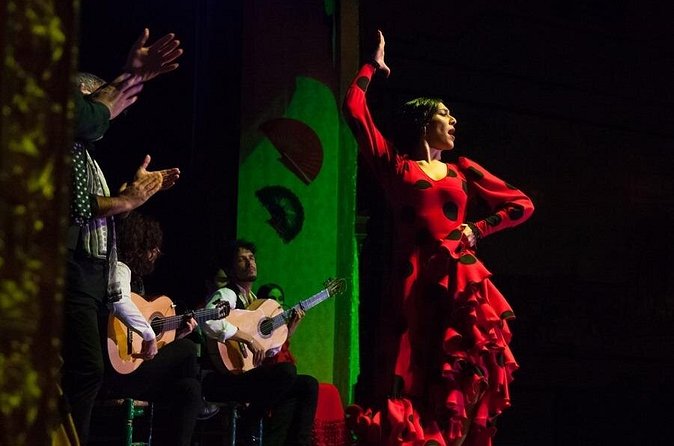 Seville Night Tour with Tablao Flamenco Show - Guides and Group Size: How the Night Stays Managed
