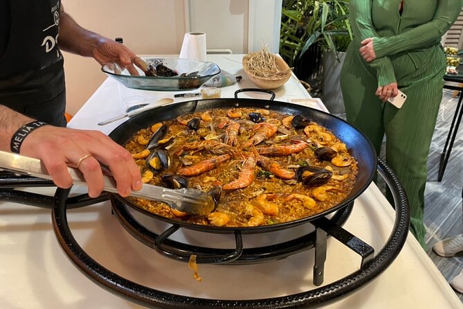 Seville: Paella Showcooking Experience - Starters, paella, and sangria: the dinner flow