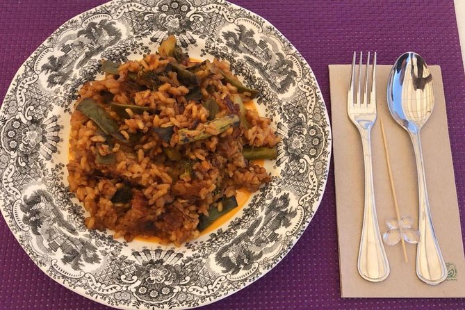Seville: Paella Showcooking Experience - Drinks included: sangria plus wine and beer pacing