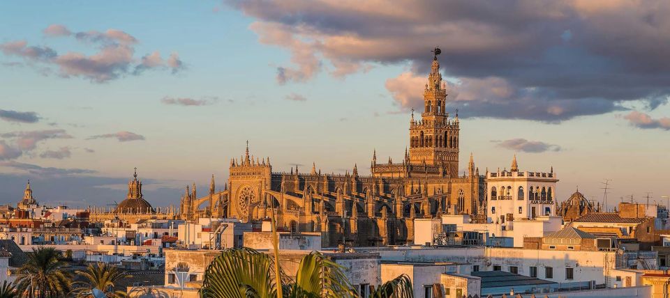 Seville: Royal Alcazar, Cathedral, and Giralda Tower Tour - The meet-up and headsets: how you stay with the group