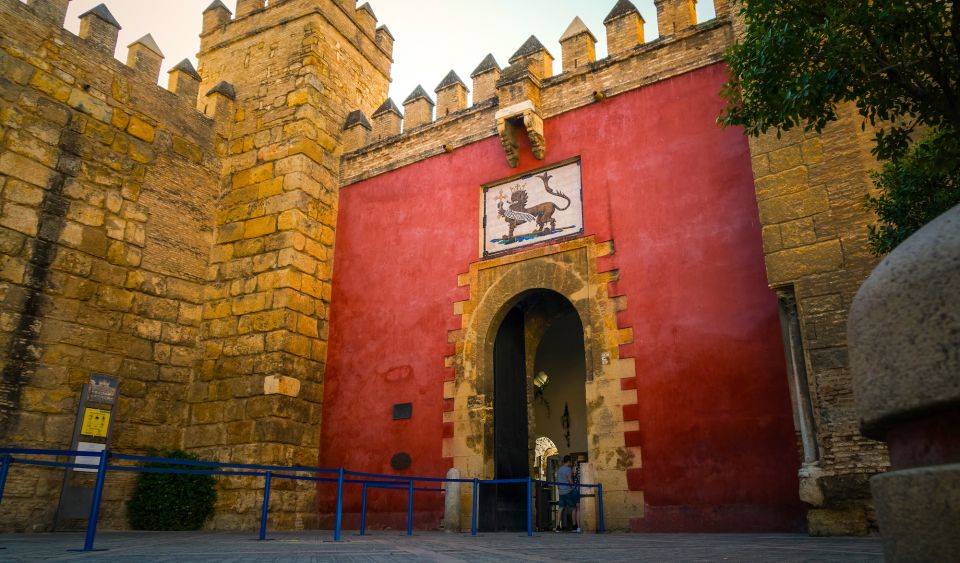 Seville: Royal Alcázar Skip-the-Line Tour by Local Experts - Entering the Alcázar Fast, Meeting Point by the Fountain