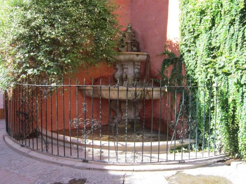 Seville: Santa Cruz Old Jewish Quarter Walking Tour - The streets connect you to Seville’s biggest landmarks