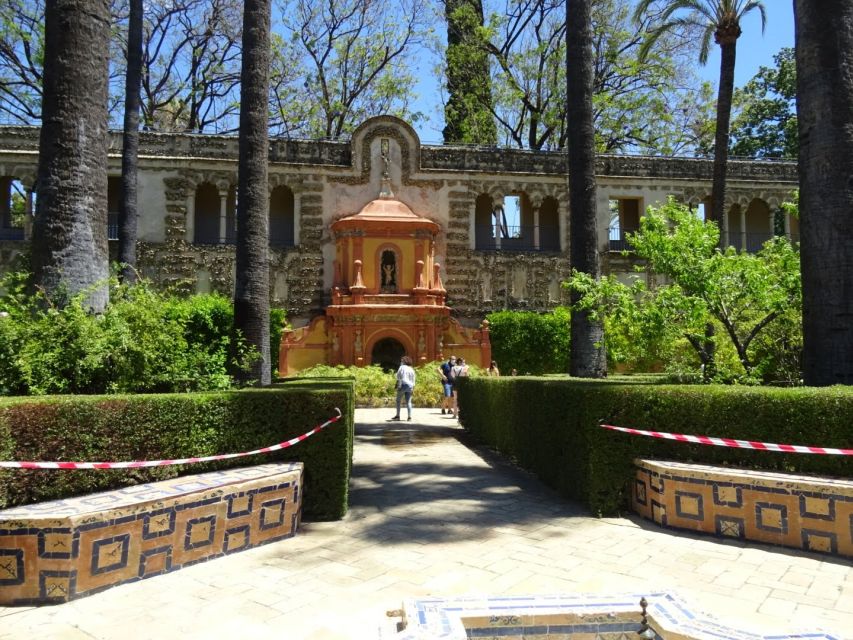 Seville: Small-Group Alcázar Guided Tour & Entry Ticket - Maria Padilla Baths and the gardens you control after the tour