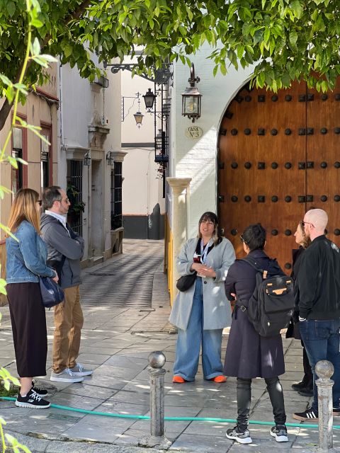 Seville: Small Group Jewish Quarter Tour with Tapas & Drinks - Calle Agua and the Alcázar wall context on El Callejón del Agua