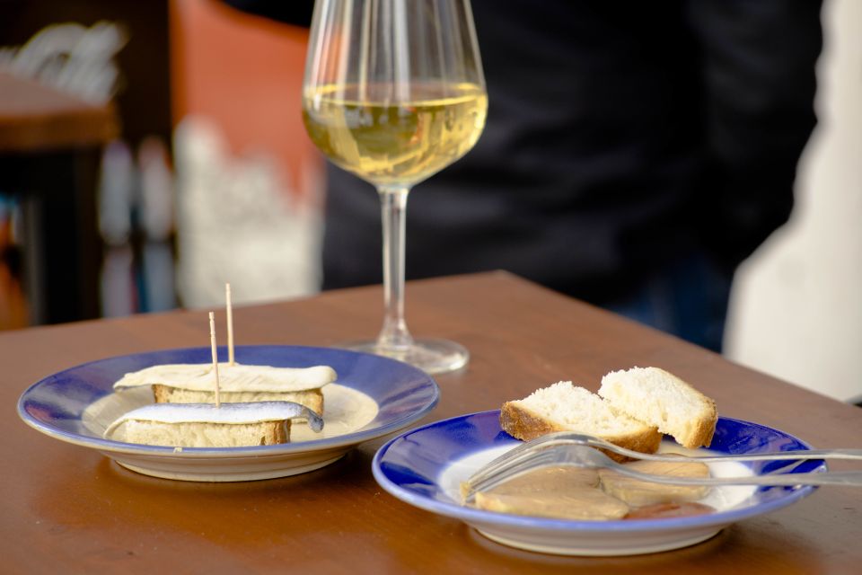 Seville: Tapas Crawl - Tapas in Seville is a rhythm, not a menu