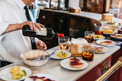 Seville: Tapas, Taverns and History Guided Walking Tour - Meeting point options and how the timing works