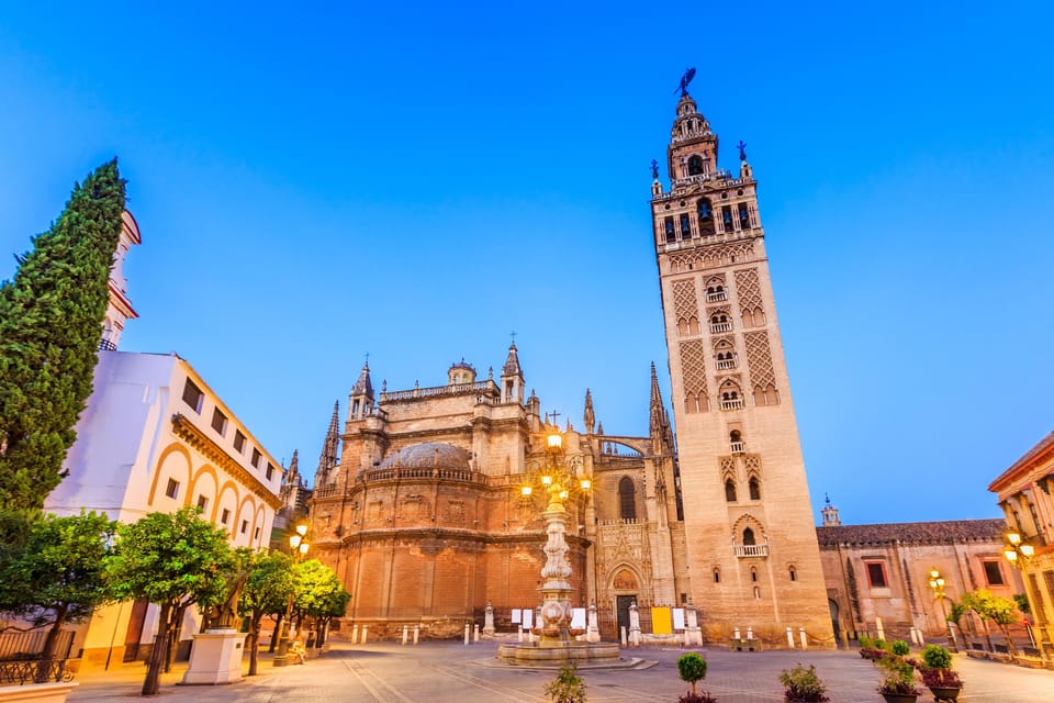 Seville: Tour Alcázar, Cathedral & Giralda Priority Access - Giralda Tower climb: the minaret story and the best city views