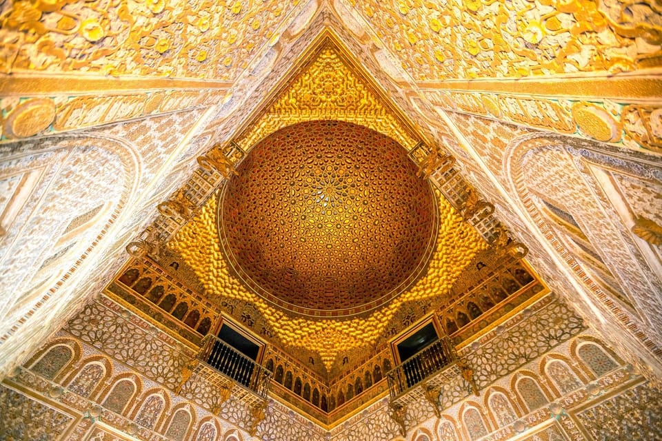 Seville: Tour Alcázar, Cathedral & Giralda Priority Access - Royal Alcázar time: Patio de Doncellas and the gardens in a paced visit