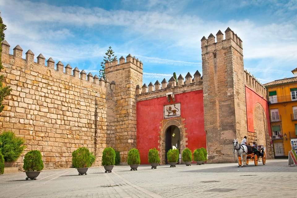 Seville: Tour Alcázar, Cathedral & Giralda Priority Access - Entering Seville Cathedral with priority: Gothic, gold, and a mosque underneath