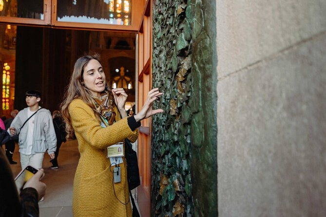 Skip the Line Sagrada Familia Guided Tour & Optional Cava Upgrade - Skip-the-line entry that actually saves your day