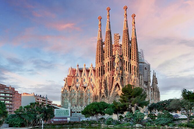 Skip the Line Sagrada Familia Guided Tour & Optional Cava Upgrade - The guide makes or breaks it: what I’d watch for