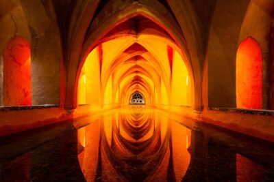 Skip the Line Seville Alcázar, Cathedral & Giralda Guided Tour - Seville Cathedral: Gothic Scale and Columbus’ Tomb