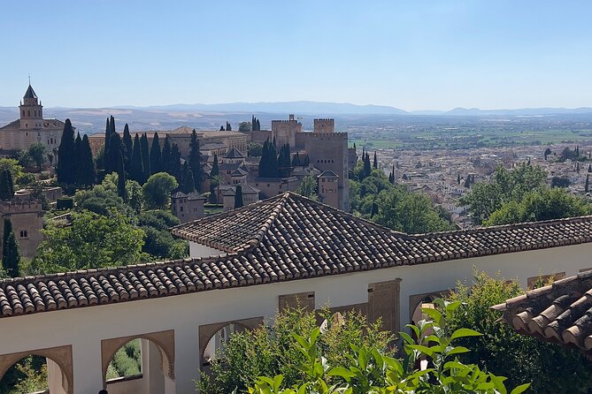 Small group visit to the Alhambra with tickets included - Stop 2: Nasrid Palaces and the three kinds of power