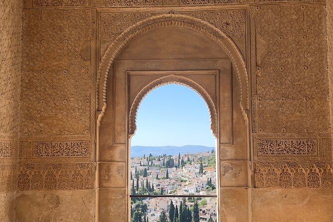 Small group visit to the Alhambra with tickets included - Small-group pacing, radio help, and how it affects your day