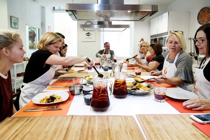Spanish Cooking Class Paella Tapas and Sangria in Madrid - Where it starts in Centro: meeting point and timing your day