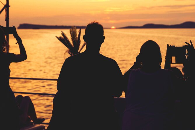 Sunset Beach Hopping Cruise, Cala Comte and Cala Bassa, SUP and snorkelling - Food and drinks on this Ibiza boat day: what’s included and what to expect