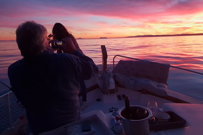 Sunset Boattrip + Tapa + Cava - Comfort on a Small Boat: Seating, Blankets, and Photo Moments