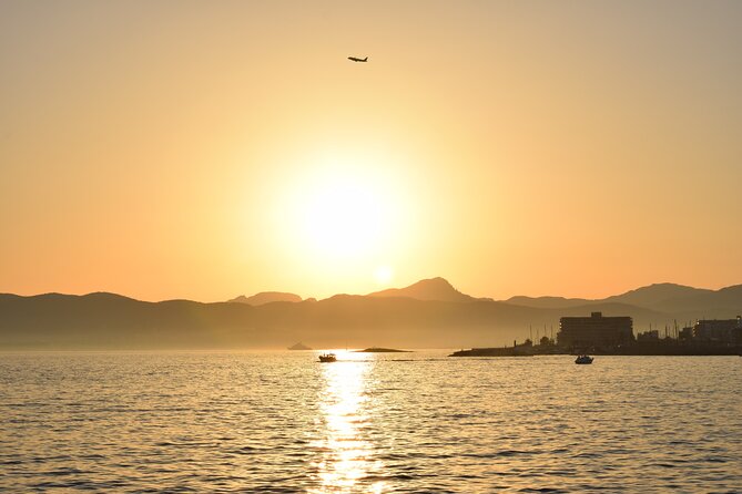 Sunset Tour Mallorca: Sunset boat trip with music & good atmosphere - The music setup: chill up top, party down below