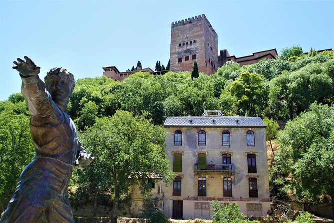 Sunset Walking Tour in Albaicín & Sacromonte - Pace, hills, and what to wear (so your evening stays fun)