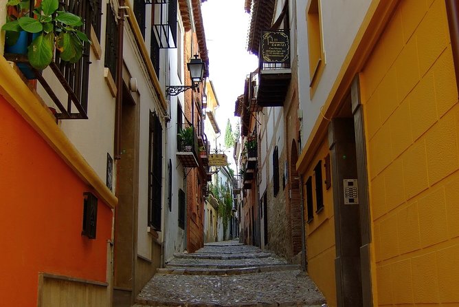 Sunset Walking Tour in Albaicín & Sacromonte - Small-group format: what up to 10 people really changes