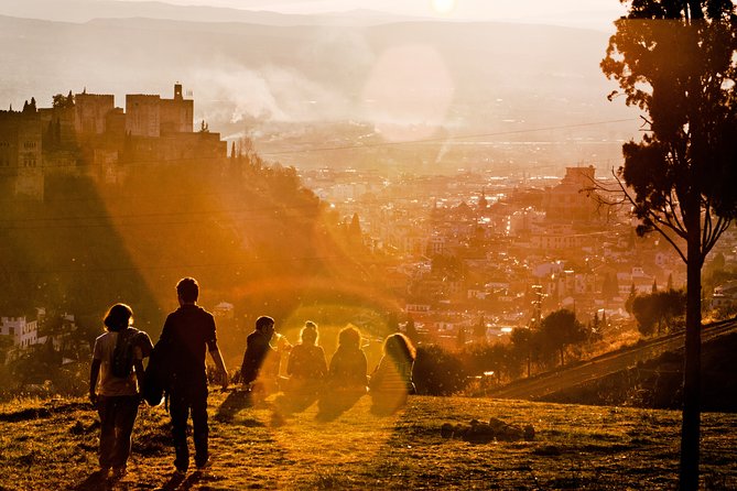 Sunset Walking Tour in Albaicín & Sacromonte - Where you start at Plaza Nueva, and why it’s a smart meeting point