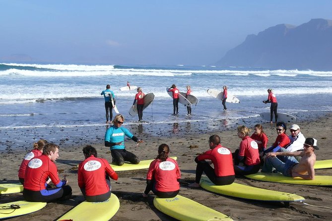 Surf class in Famara 9:15-12:00 or 11:45-14:30 (2h class) - Where you’ll go: meeting point on Av. el Marinero