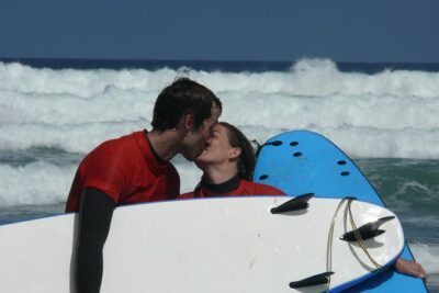 Surf class in Famara 9:15-12:00 or 11:45-14:30 (2h class) - What happens before the waves: wetsuits, warm-up, and theory
