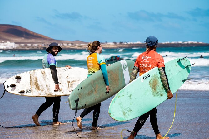 Surf Lesson for Beginners in Famara: Introduction in Surfing - The 2-hour surf lesson: what happens from briefing to first rides