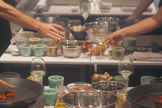 Taste of Spain: Tapas Cooking Class with Bottomless Wine Pairing - Who this Madrid tapas class suits best