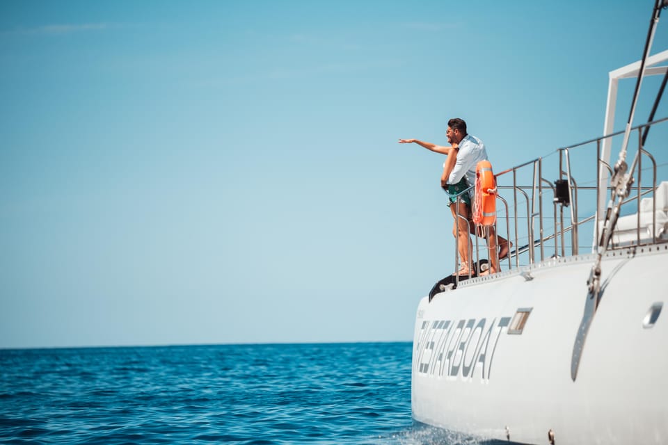 Tenerife: Catamaran Cruise with Brunch and Unlimited Drinks - Comfort on the water: seating, toilets, towels, and dealing with motion