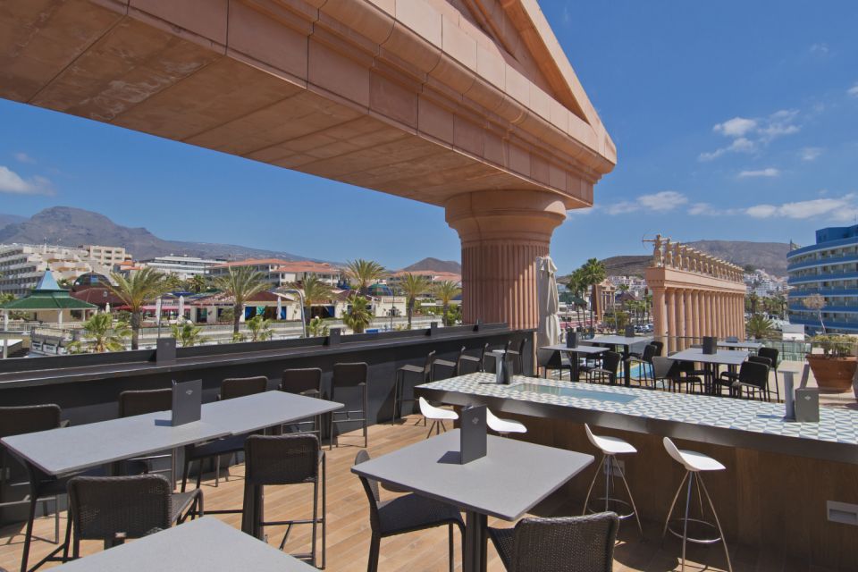Tenerife: Hard Rock Cafe Set Menu Lunch or Dinner & Drink - What you’ll eat: comfort-food mains that stay familiar