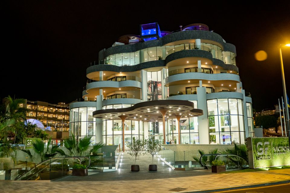 Tenerife: Scandal Dinner Show Entry Ticket and 5-Course Meal - Drinks and service rhythm: welcome drink, steady attention, and the wine question