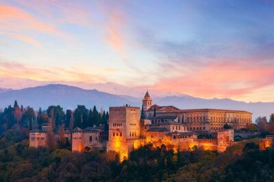 Tickets included: Alhambra Tour (Gardens, Alcazaba, Generalife) - Entering The Alhambra: meeting at 11:30 and moving fast without rushing