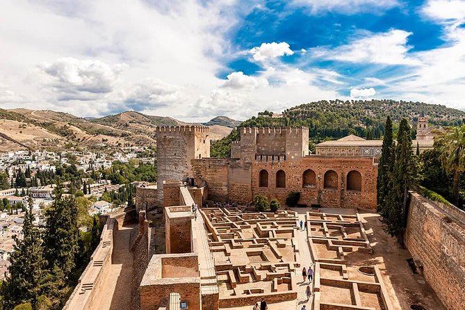 Tickets included: Alhambra Tour (Gardens, Alcazaba, Generalife) - Price and value for an English Alhambra ticketed tour