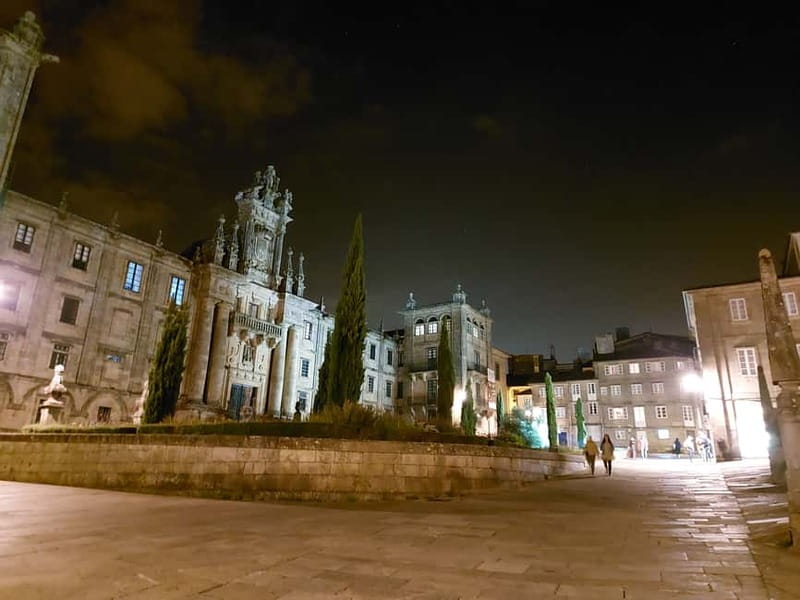 Tierra de Leyendas y Meigas - Praza das Praterías: the Cathedral facade as a storybook