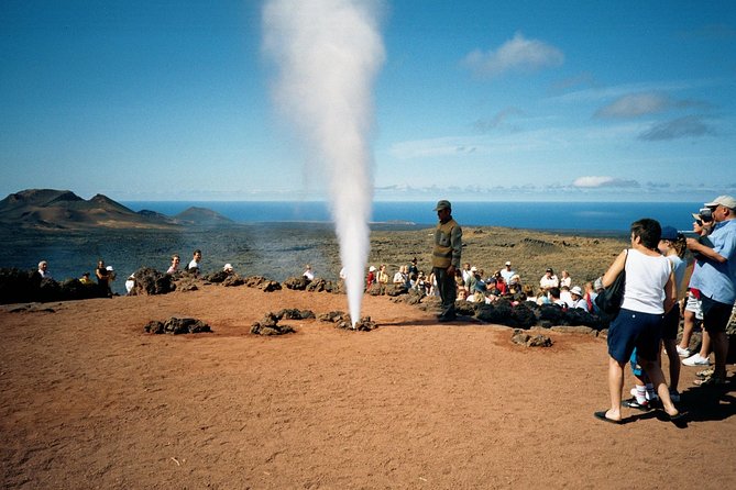 Timanfaya, Jameos Agua & Cueva Verdes - Highlights Lanzarote - Islote de Hilario: geothermal demos that feel like science class