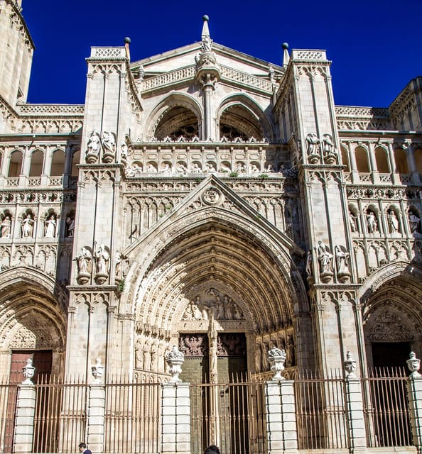 Toledo Cathedral Guided Tour in Spanish - Meeting point: starting smoothly at Secretos de Toledo