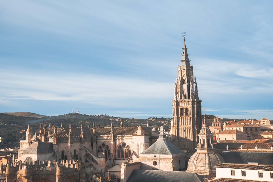 Toledo: Cathedral Tour with a Local Guide - Local Guide Style: Language Switching, Pace, and How to Hear the Facts
