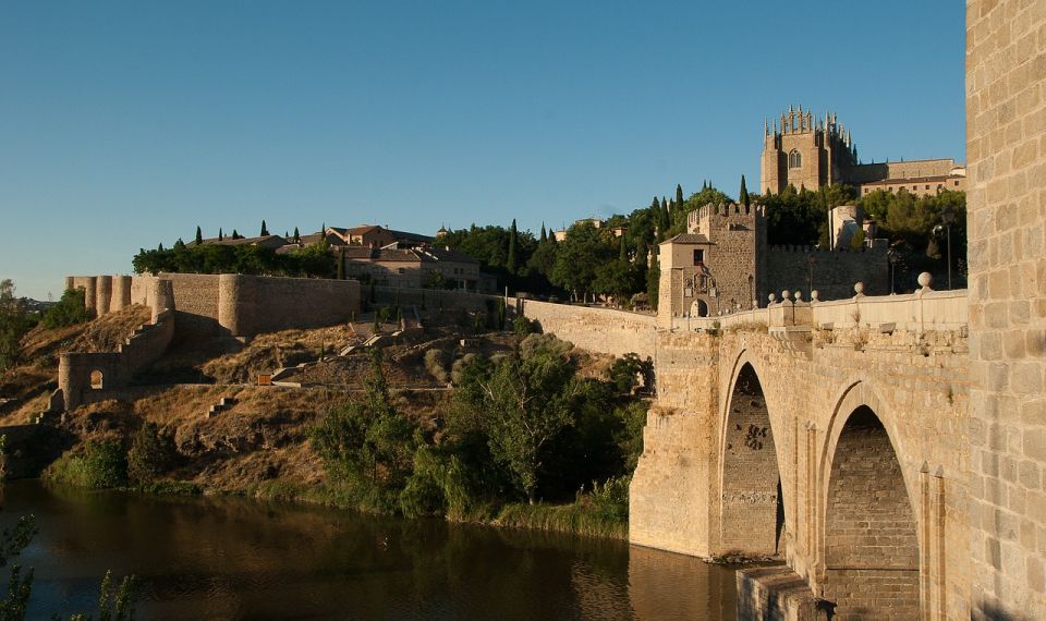 Toledo Complete with Alcazar and Cathedral - Meeting point and timing: the one rule that keeps it smooth