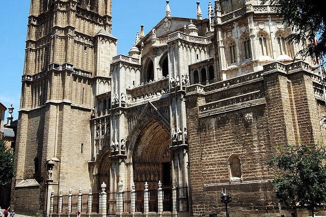Toledo Essential: Private Visit with Official Guide and Tickets - A private Toledo circuit with official museum credentials
