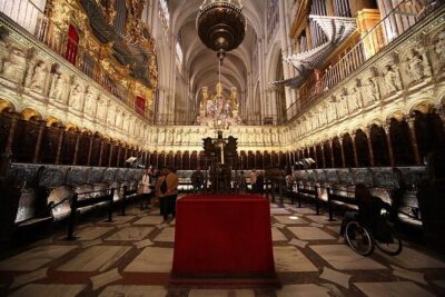 Toledo Essential: Private Visit with Official Guide and Tickets - Start at Plaza de San Juan de los Reyes: the convent story begins