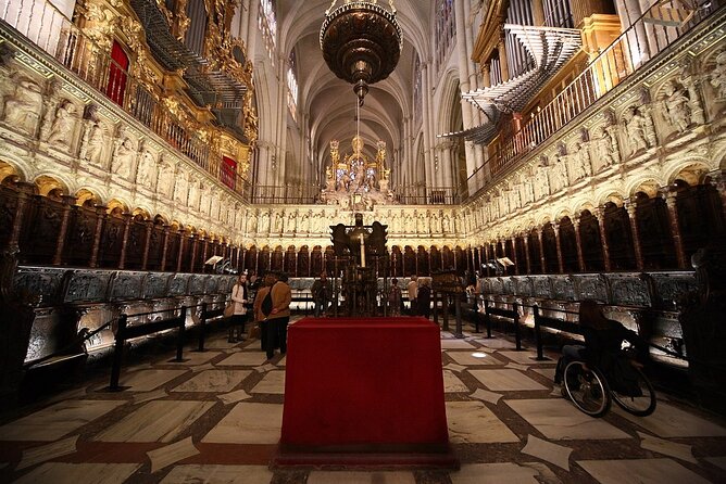 Toledo Essential: Private Visit with Official Guide and Tickets - Start at Plaza de San Juan de los Reyes: the convent story begins