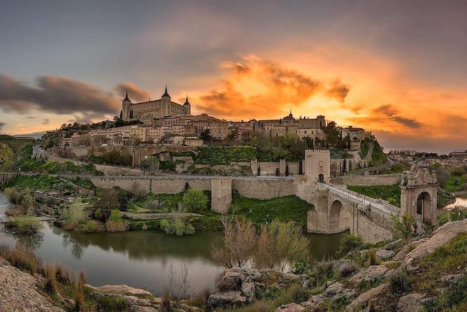 Toledo Half Day Tour with Cathedral, St Tome Church & Synagoge - Santa María la Blanca: synagogue history turned church museum